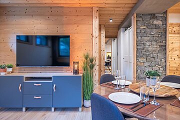 A living room with a flat screen tv on the wall