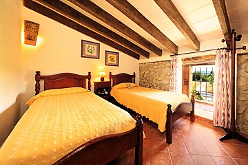 A bedroom with two twin beds and a window