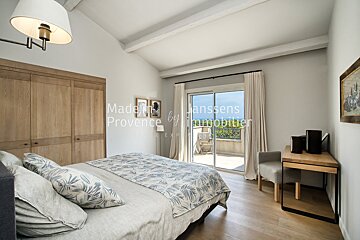 A bedroom with the words made in provence on the wall