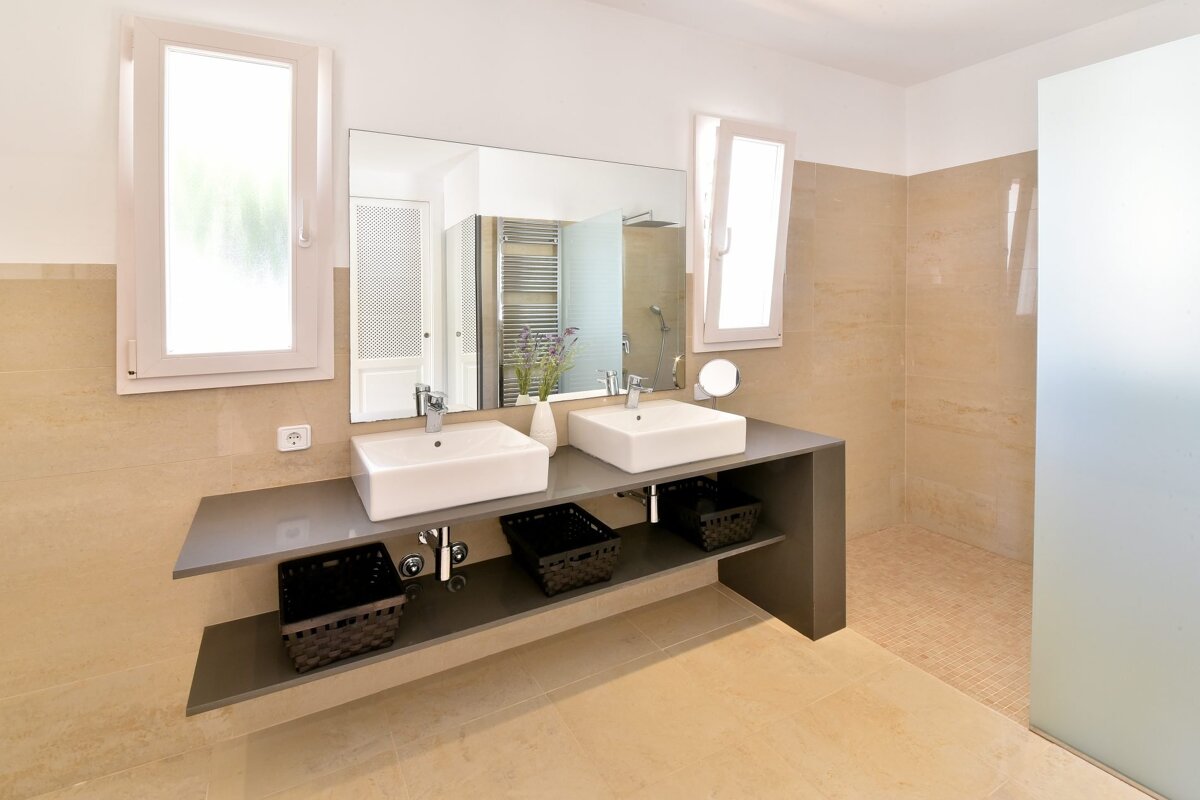 A bathroom with two sinks and a mirror