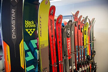 Le Cheval Blanc skis
