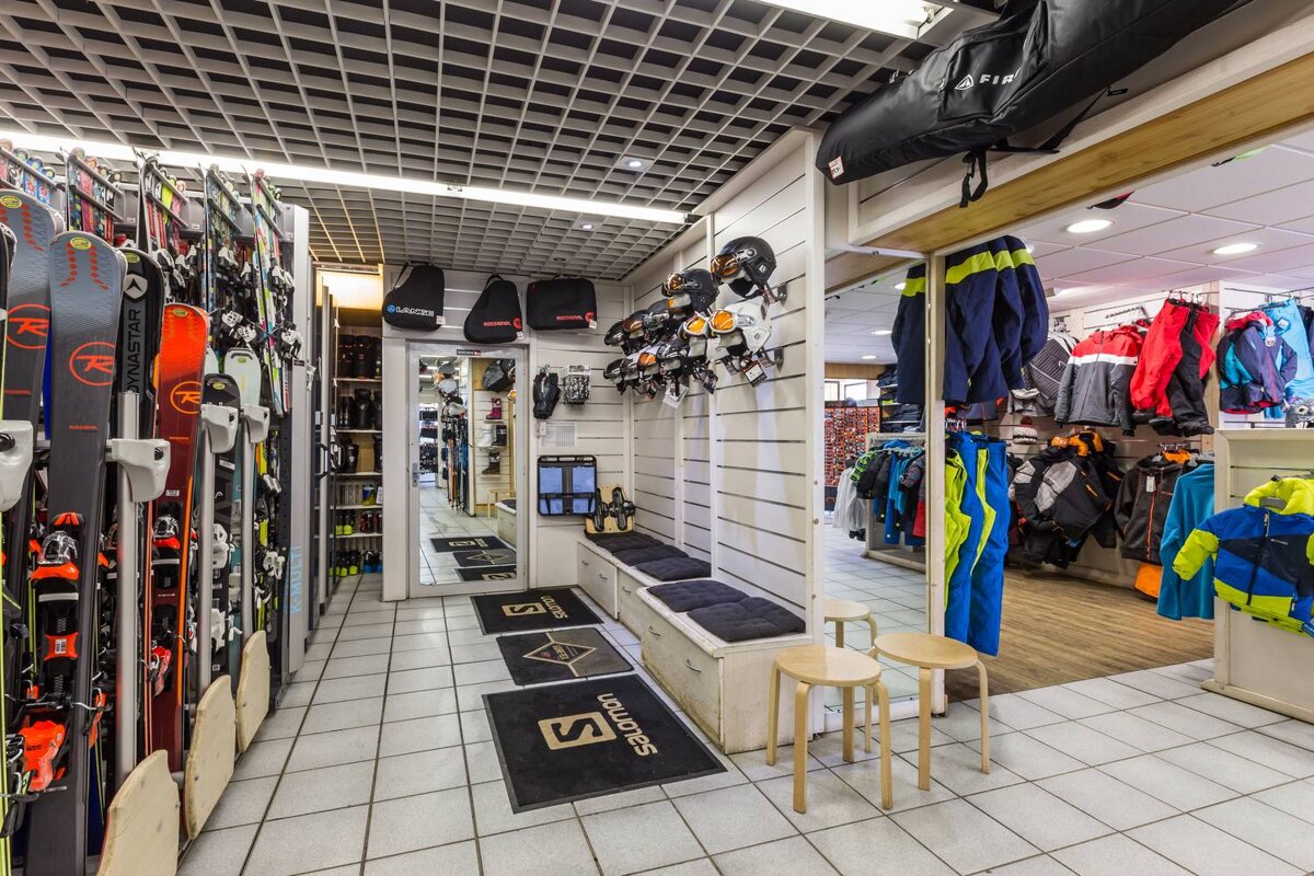 A salomon logo is on a black mat in a store