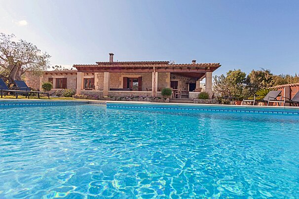 A house with a swimming pool in front of it