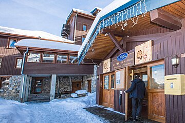 A man entering a building with a sign that says reception bar