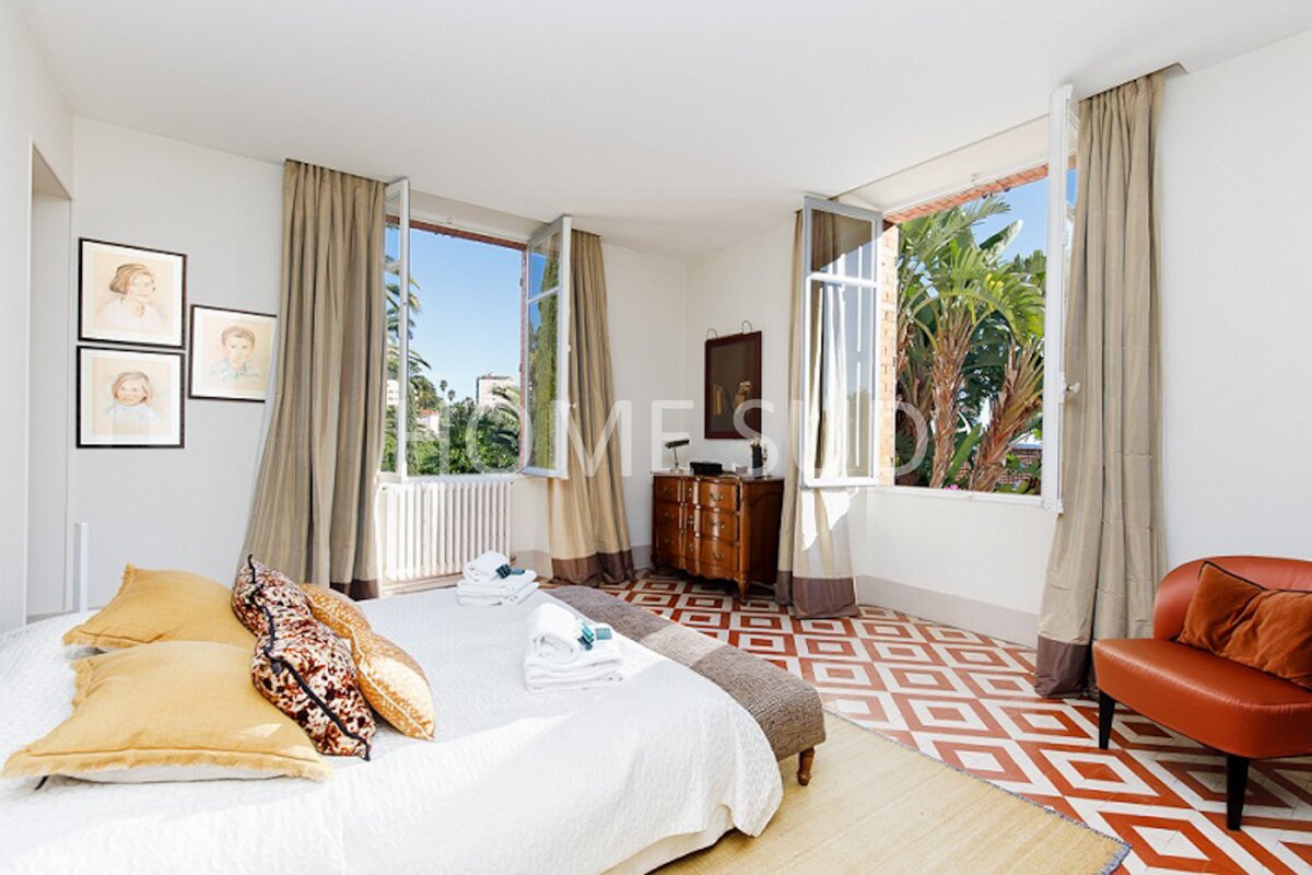 A bedroom with the word homes on the wall