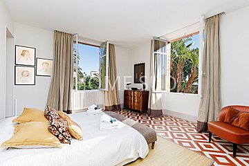 A bedroom with the word homes on the wall