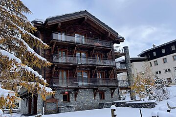 A building that has the word magic on it