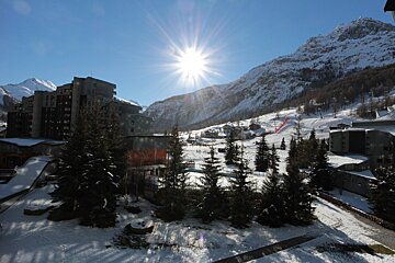 A bathroom with a sink and a bathtub