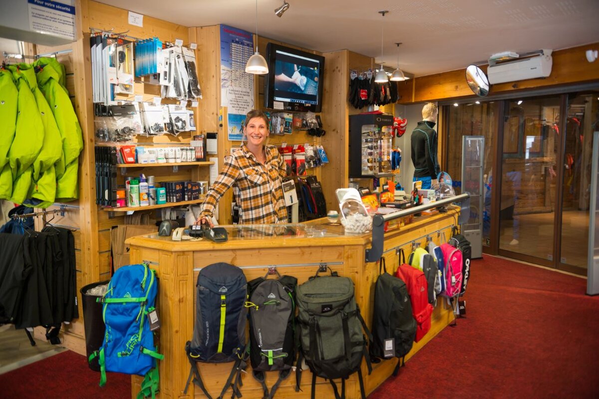 Le Cheval Blanc sales desk