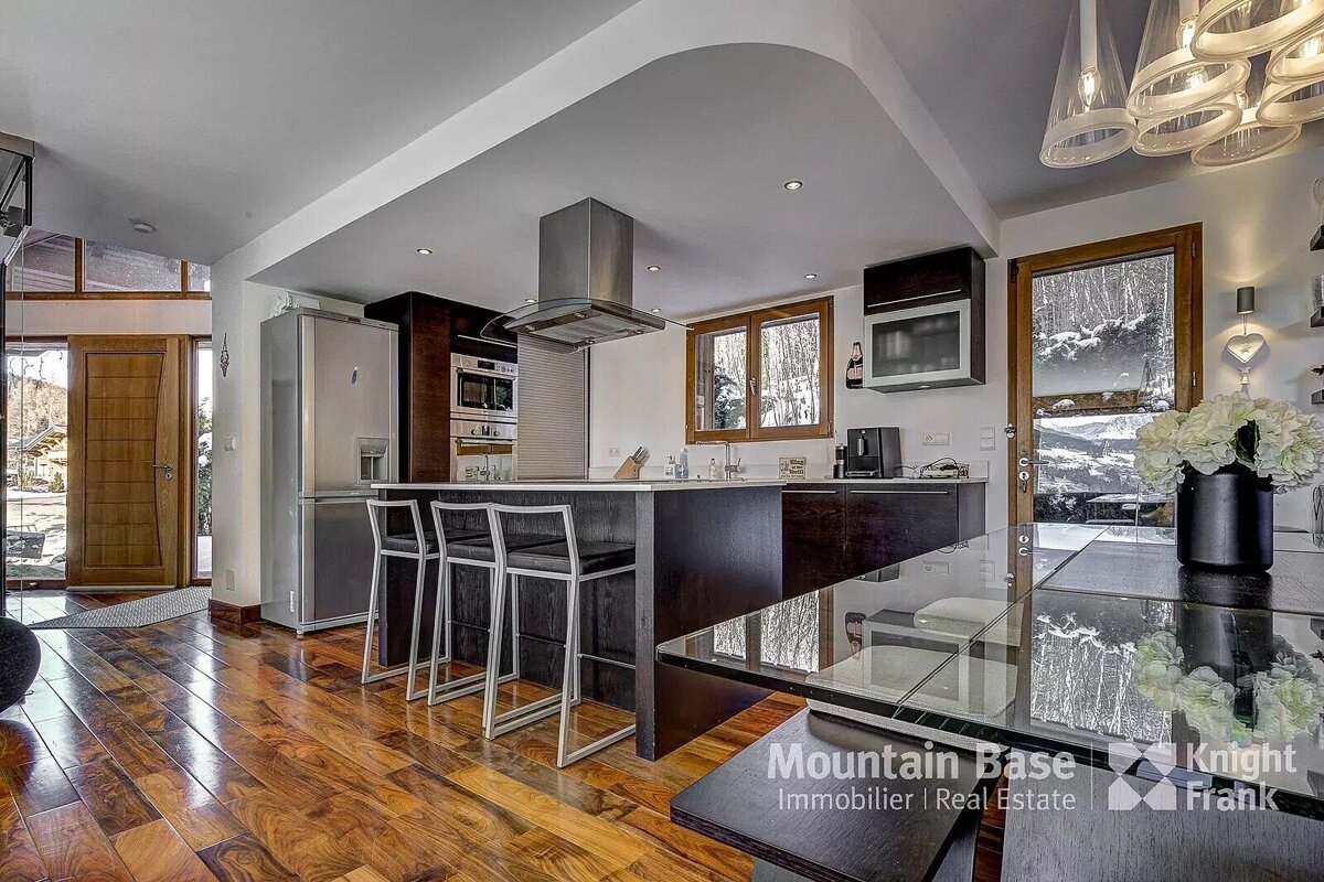 A kitchen with the words mountain base written on the bottom