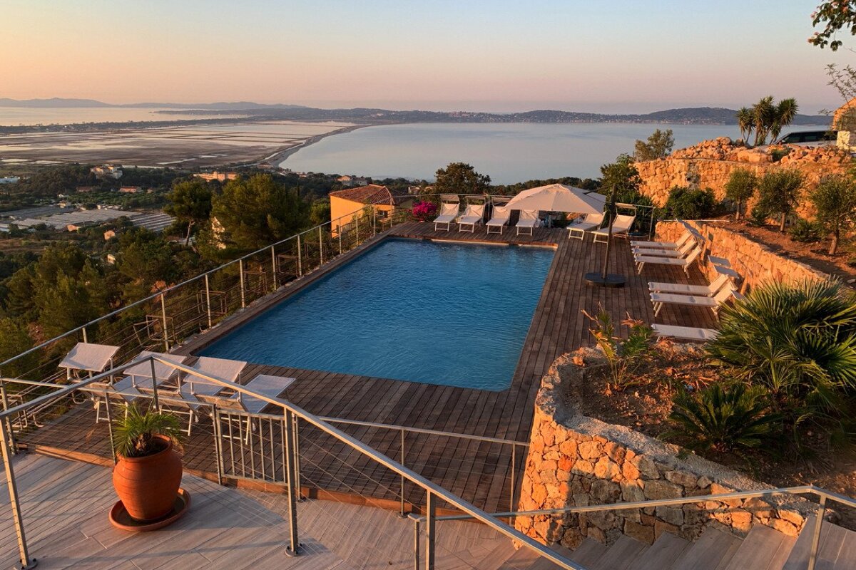 A large swimming pool with a view of the ocean