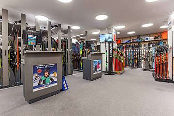 A ski shop with a sign that says porte en caisse