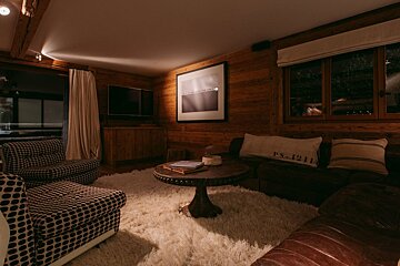 A living room with a couch that has a pillow that says ps 1911 on it