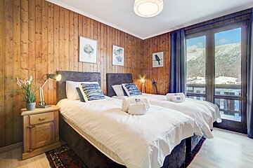A bedroom with two twin beds and a nightstand