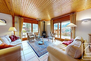 A living room with a couch and chairs and a sign that says alpine-pr