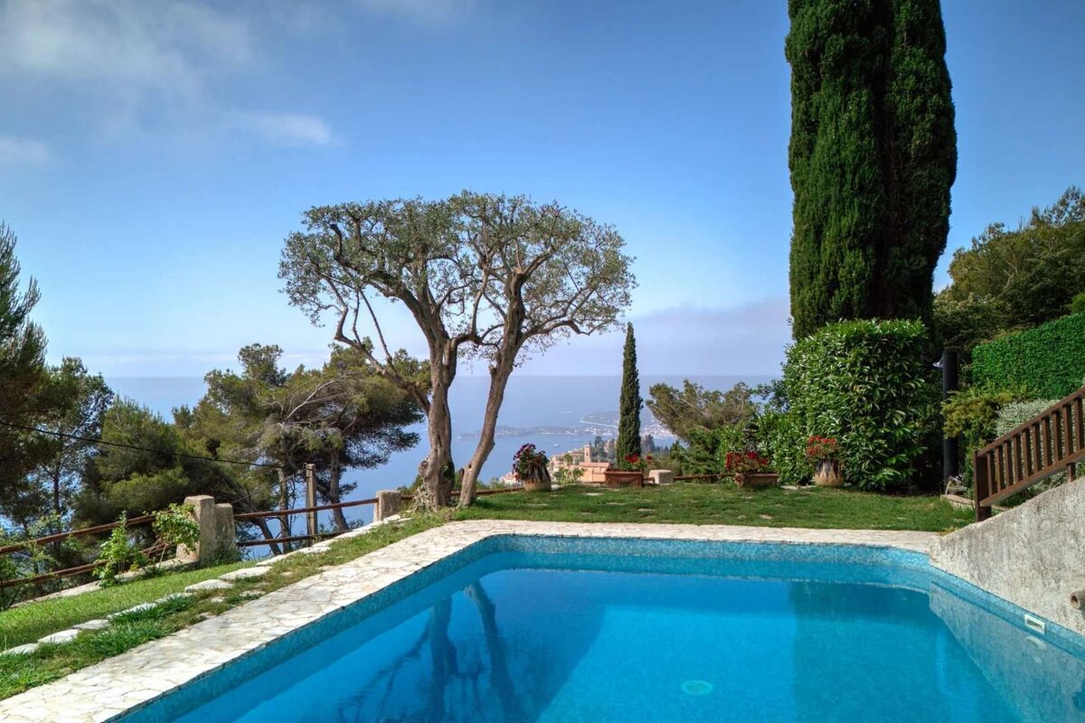 A large swimming pool with a view of the ocean