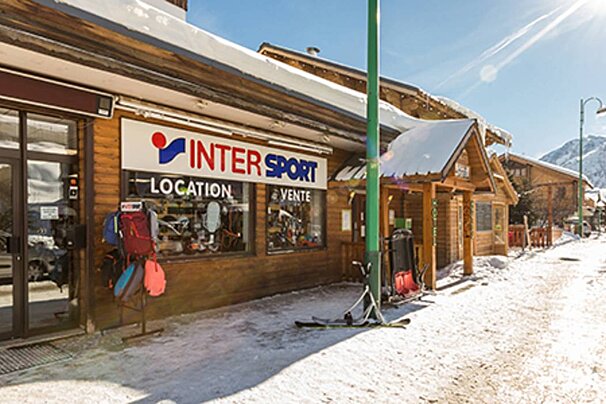 A store front with a sign that says inter sport