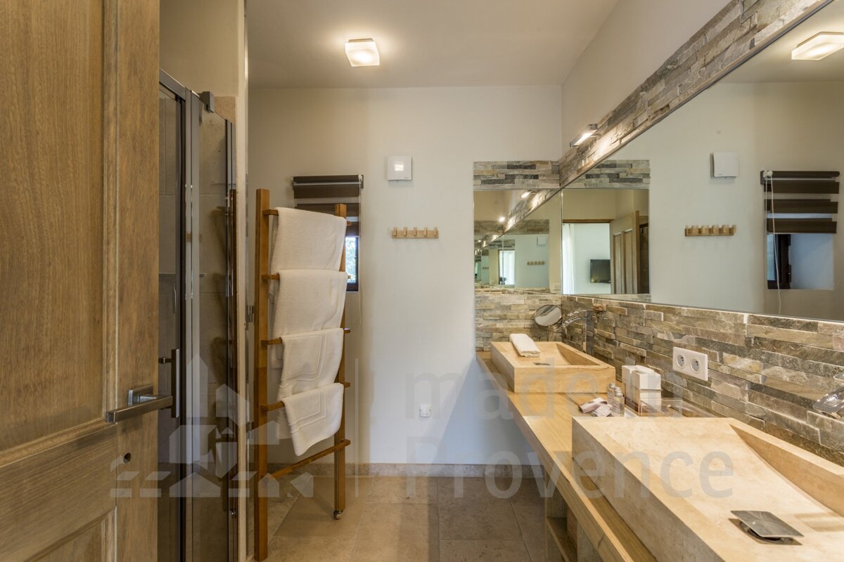 A bathroom with the word provence on the wall