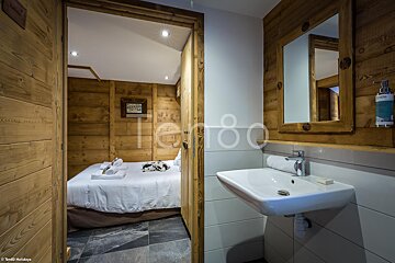 A bathroom with the number 80 on the wall