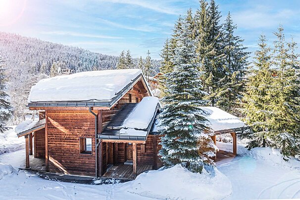 A snowy cabin in the middle of a snowy forest