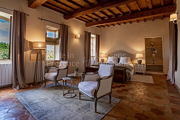 A bedroom with the word provence on the wall