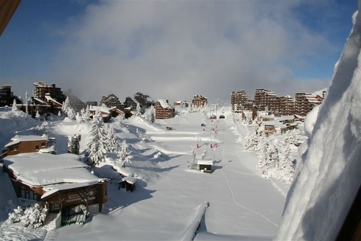 A snowy landscape with a building that says ' ski ' on it
