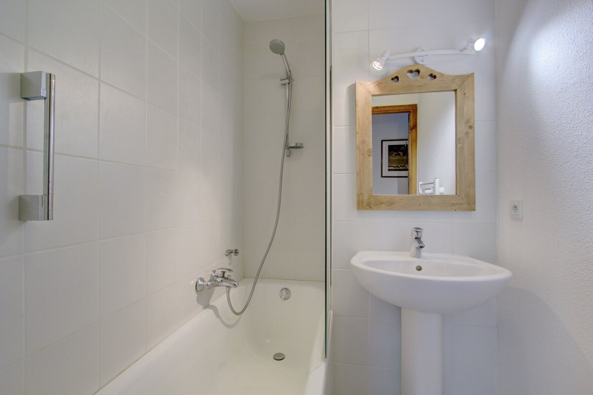 A bathroom with a sink and a bathtub