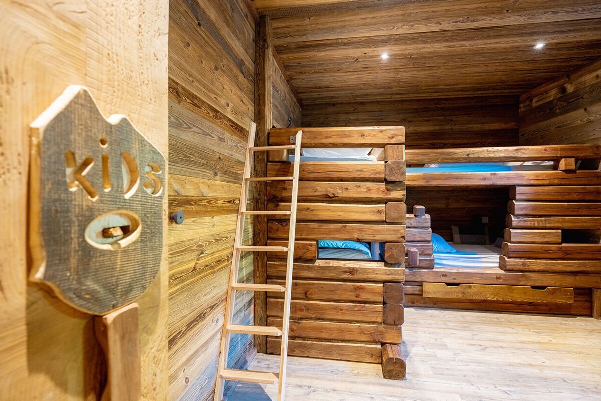 A room with bunk beds and a sign that says kids