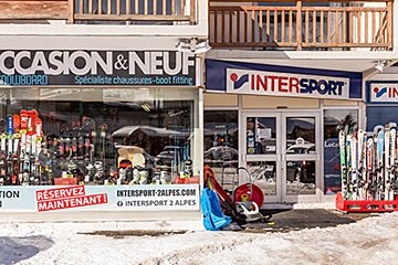 A store front with a sign that says ' intersport ' on it