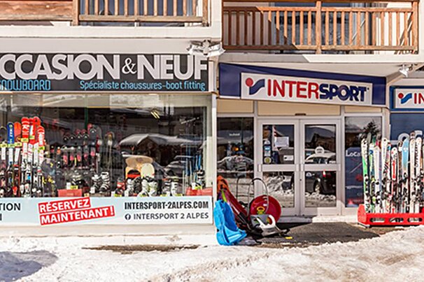 A store front with a sign that says ' intersport ' on it
