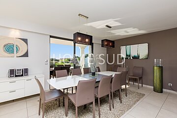 A dining room with the word montesud on the wall