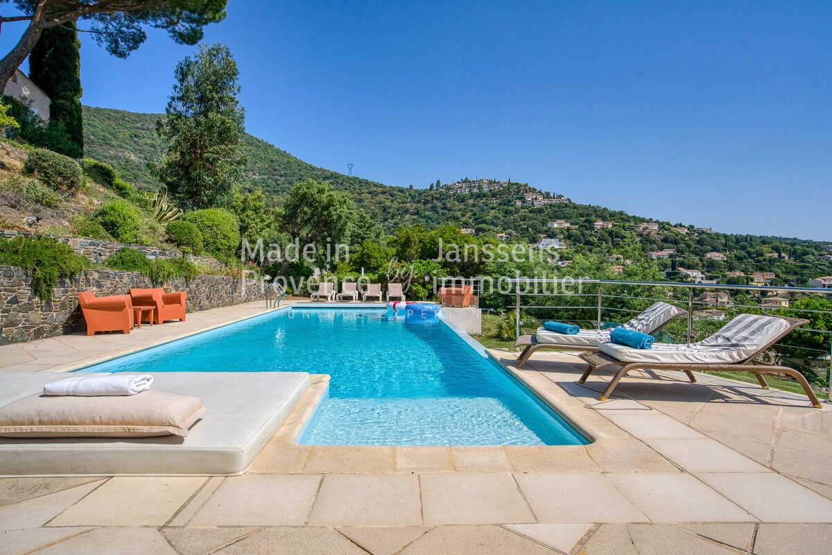 A large swimming pool with the words made in provence written on it