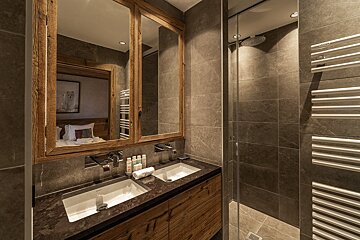 A bathroom with a bathtub and two sinks