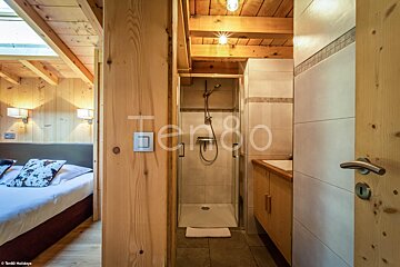 A bathroom with the word ten80 on the door