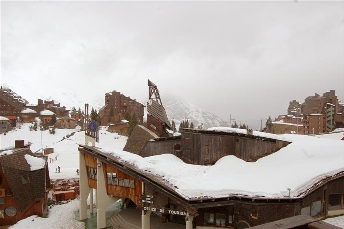A snowy building with a sign that says office de tourisme