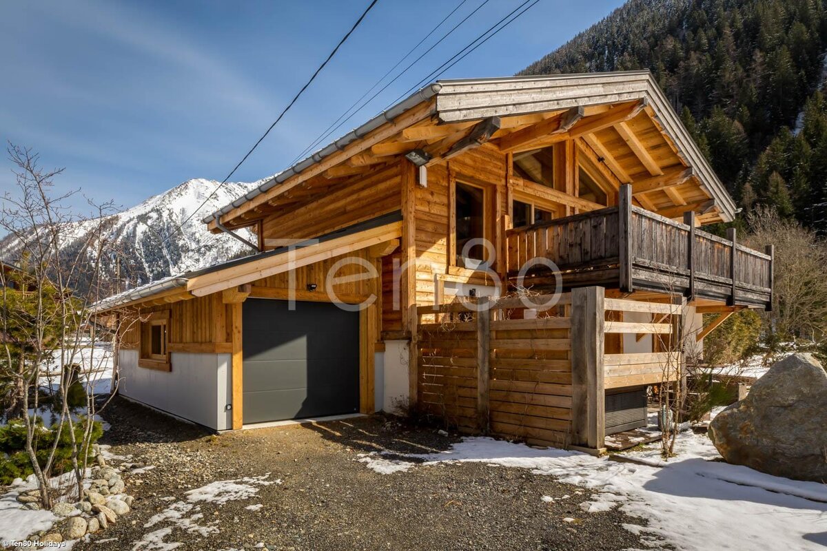 A wooden house with the word terro on the front