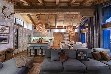 A living room with a couch and a kitchen