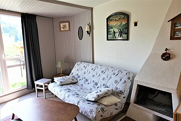 A living room with a couch and a sign that says altitude