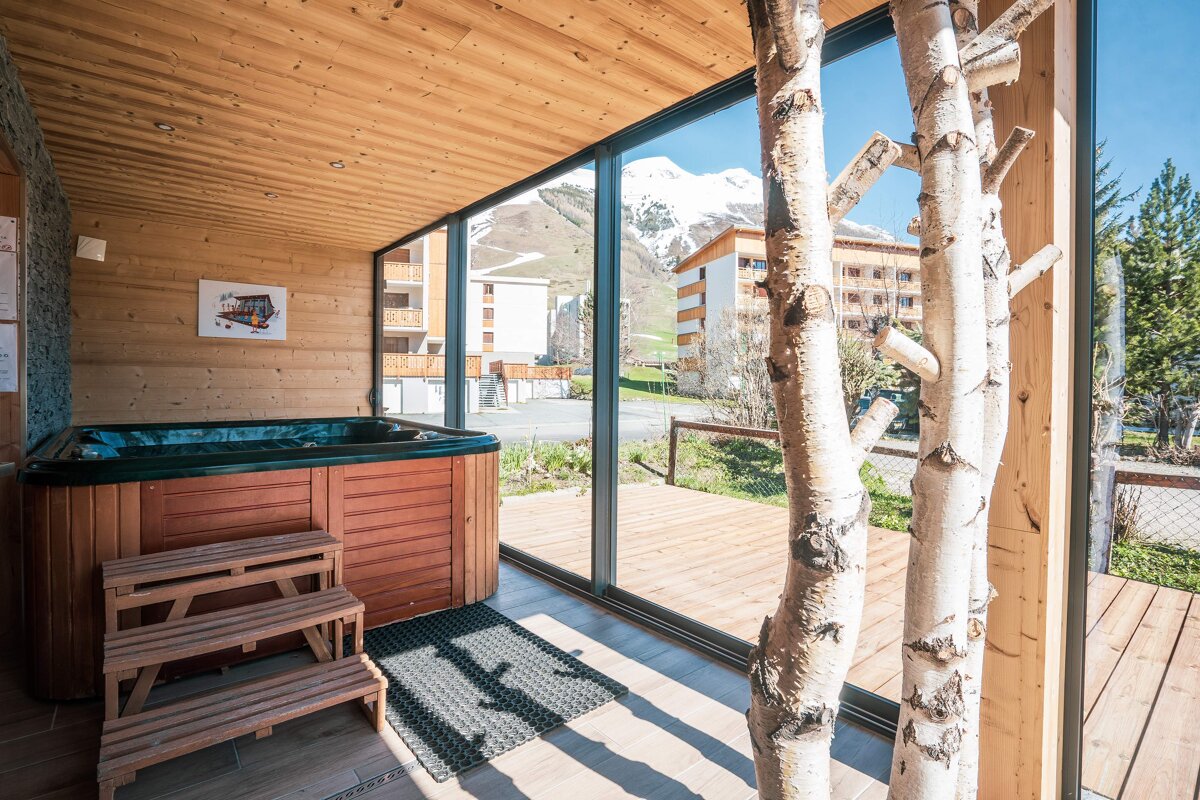 A hot tub with a picture of a bus on the wall