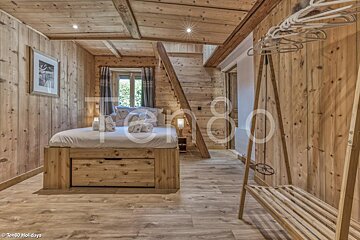 A bedroom with the number 80 on the wall