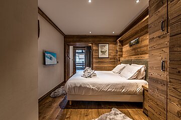 A bedroom with a bed and a picture on the wall that says lodge