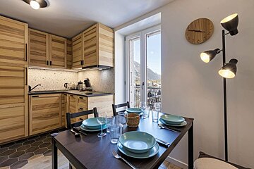A kitchen with a clock on the wall that shows the time as 10:10