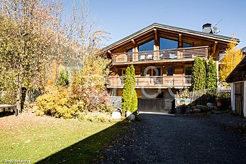 A large wooden house with the word holiday on it