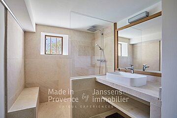 A bathroom that is made in provence by immobilier