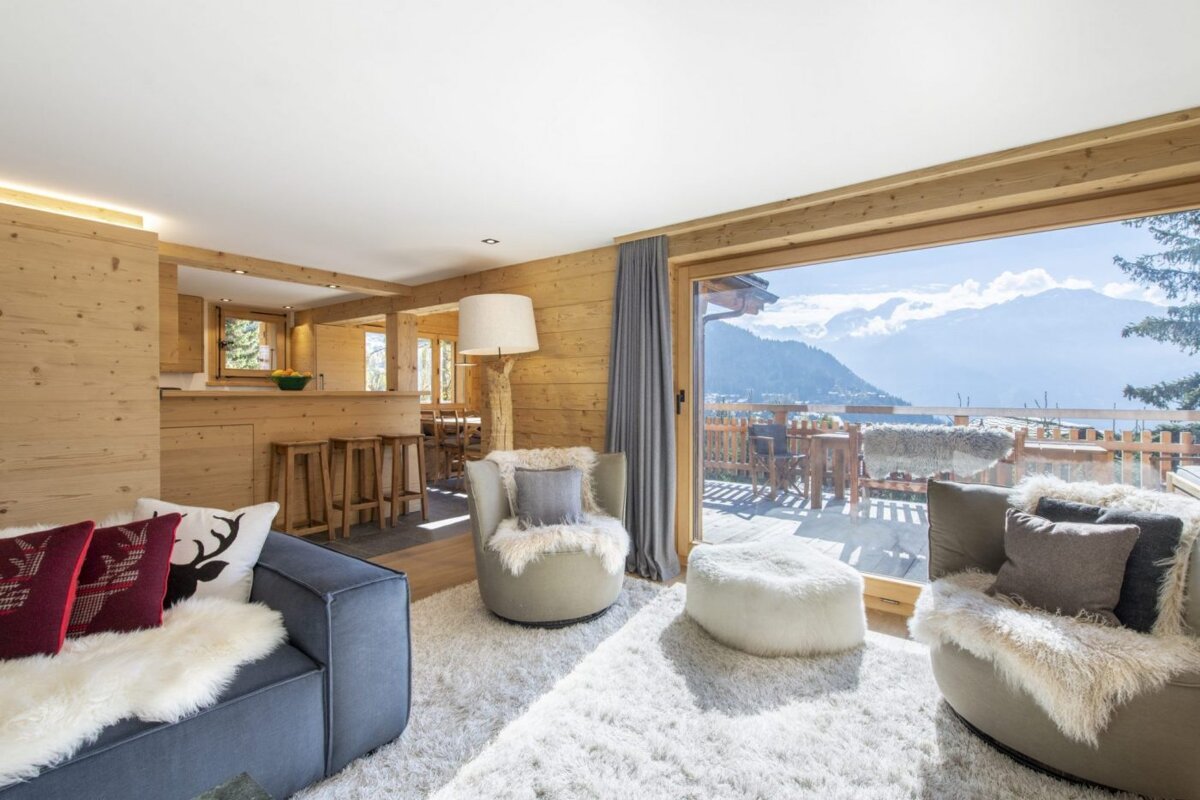 A living room with a view of the mountains