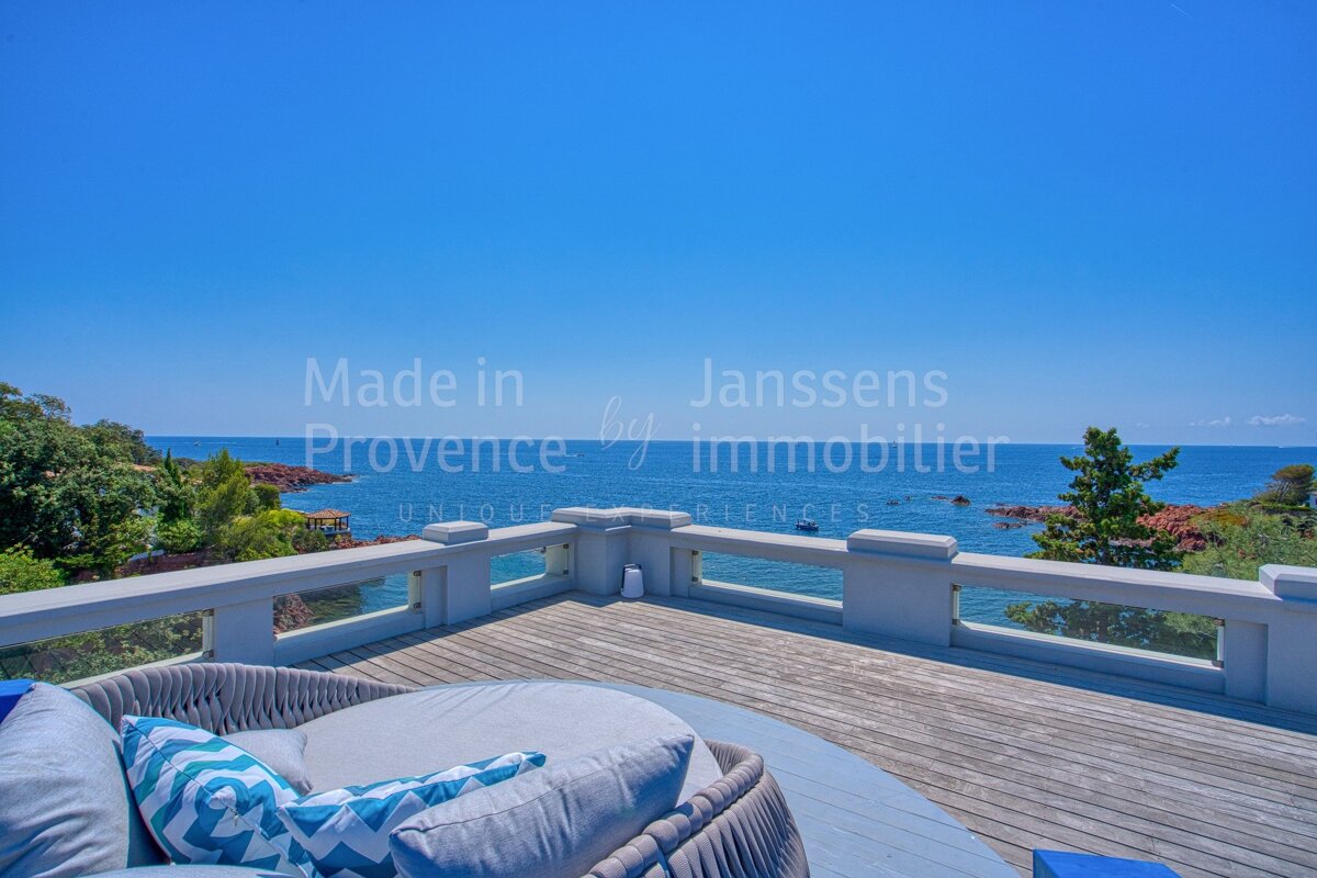 A balcony with the words made in provence by immobilier on it