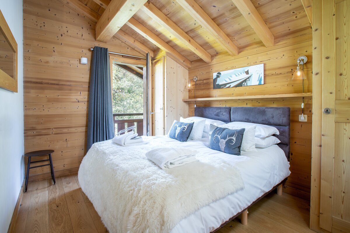 A bedroom with a bed and a picture on the wall