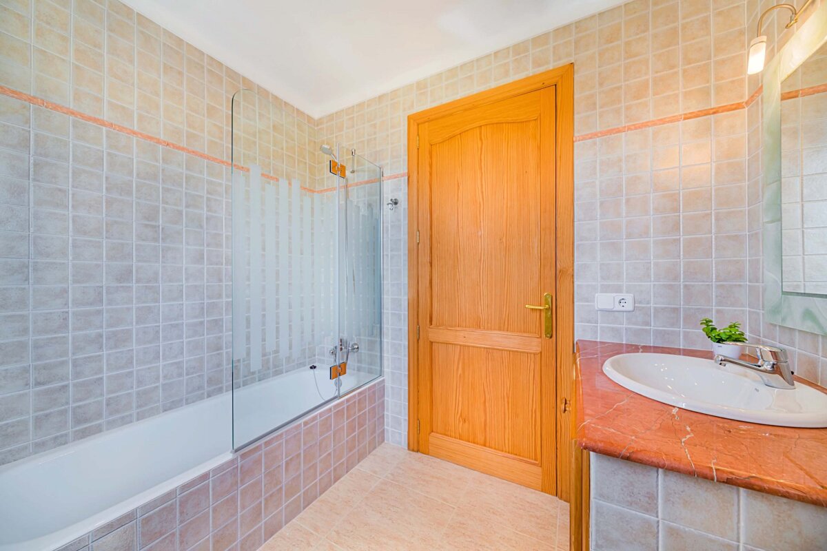 A bathroom with a bathtub and a sink