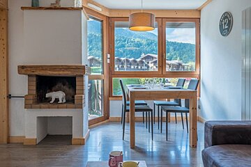 A living room with a fireplace and a clock that has the number 12 on it