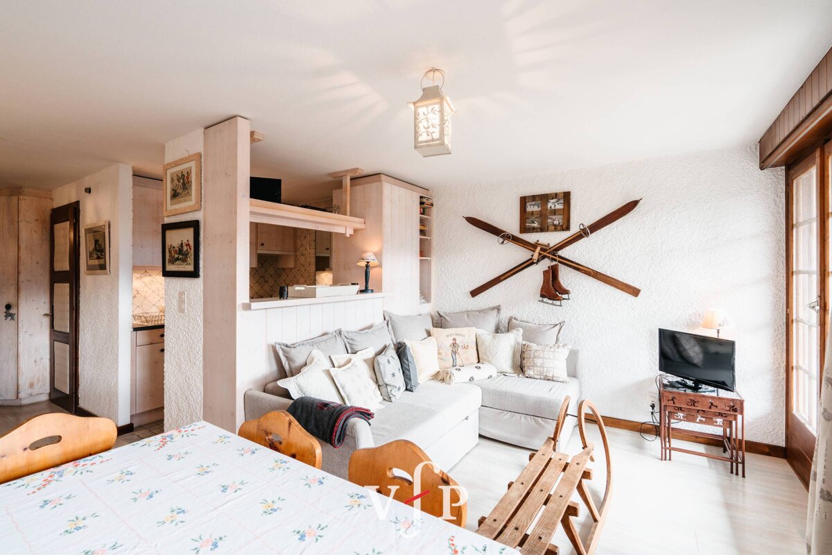 A living room with a couch and skis on the wall
